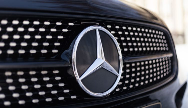 Mercedes-Benz E220d AMG Mercedes-Benz E220d AMG