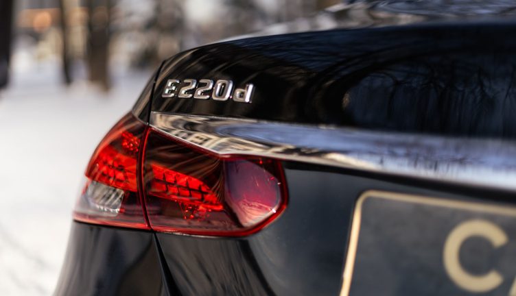 Mercedes-Benz E220d AMG Mercedes-Benz E220d AMG
