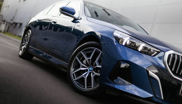 BMW I5